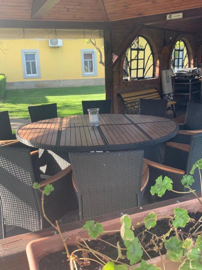 Kuria Vendeghaz Hotell Poroszló Eksteriør bilde