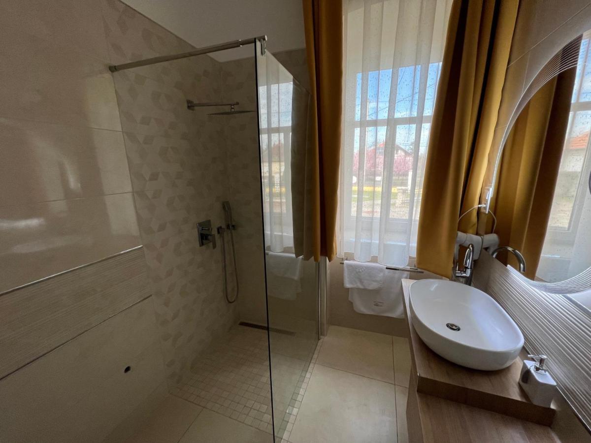 Kuria Vendeghaz Hotell Poroszló Eksteriør bilde
